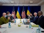 Americký prezident sa vo Varšave stretol s ukrajinskými ministrami