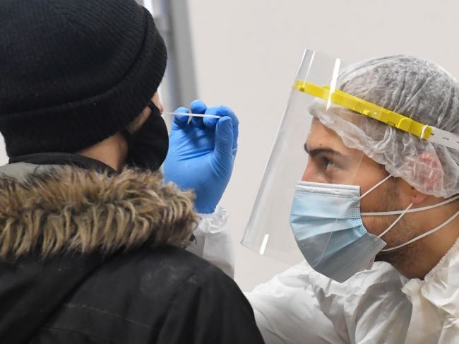 Na Slovensku pribudlo 5560 prípadov nákazy koronavírusom a 19 obetí