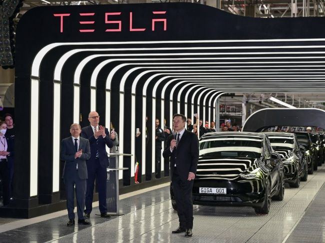 Tesla dodala na trh v 1. štvrťroku rekordný počet áut