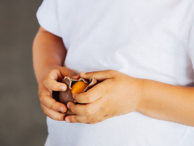 Vo vajíčkach Kinder Surprise zistili prítomnosť salmonely, nakazilo sa vyše 60 ľudí