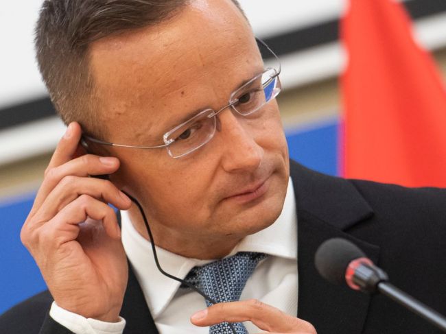 Szijjártó predvolal veľvyslanca Ukrajiny pre Zelenského reakciu na voľby