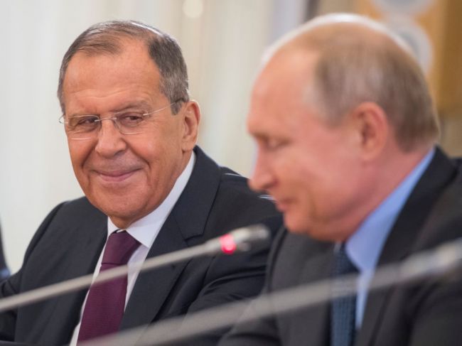 Nemecký prezident: Putin a Lavrov by mali ísť pred súd za vojnové zločiny