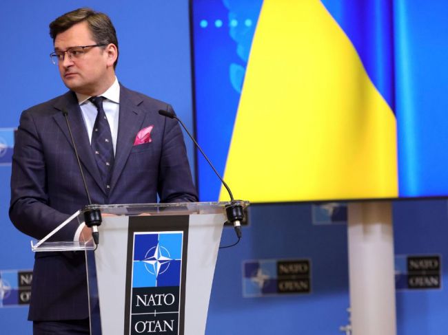 Kuleba: Francúzsko a Nemecko pochybili, keď nedovolili Ukrajine vstúpiť do NATO