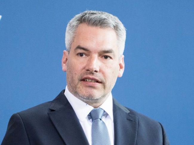 Rakúsky kancelár Karl Nehammer sa v pondelok stretne s Vladimirom Putinom