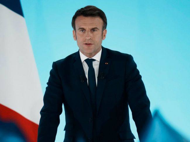 Macron po voľbách: Nič nie je rozhodnuté, kľúčové budú ďalšie dva týždne
