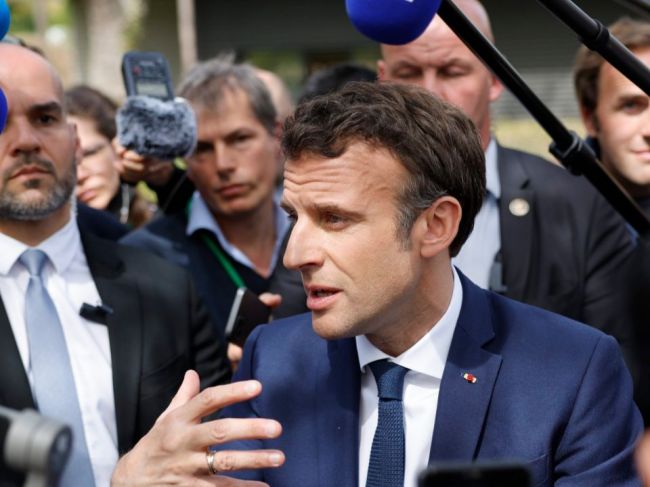 Macron vysvetlil svoje váhanie: Pre toto v súvislosti s konaním Ruska nehovorím o genocíde