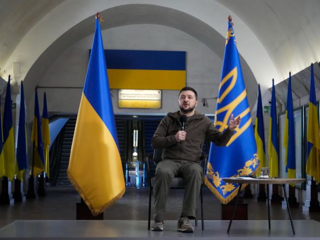 Zelenskyj pred stretnutím s predstaviteľmi USA žiadal od Západu silnejšie zbrane