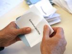 Macron je podľa prieskumov víťazom francúzskych prezidentských volieb