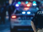Policajti spustili paľbu na vozidlo, hlásia obete