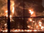 Video: Ruskom otriasli výbuchy, horí ropné zariadenie