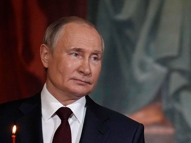Putin zagratuloval Macronovi k víťazstvu v prezidentských voľbách