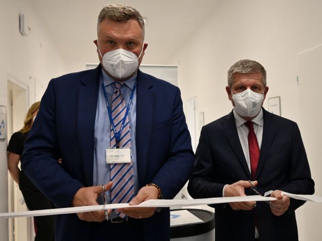 Lengvarský otvoril v nemocnici v Trnave vakcinačné centrum a kardiológiu