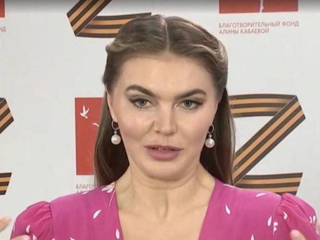 USA sa zdráhajú uvaliť sankcie na údajnú Putinovu priateľku Alinu Kabajevovú