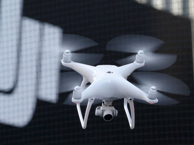 Najväčší výrobca dronov DJI prerušil obchodné vzťahy s Ruskom a Ukrajinou