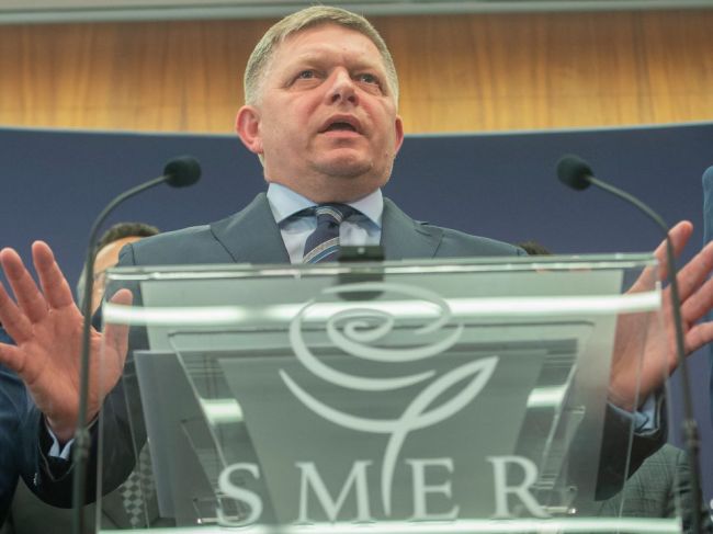 Fico tvrdí, že ho sleduje Vojenské spravodajstvo. Naď to razantne odmieta