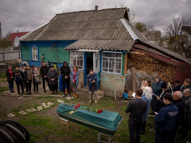 Ukrajina vyšetruje desať ruských vojakov pre vojnové zločiny v Buči