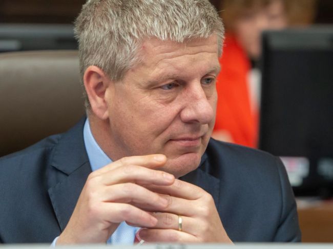Poslanci OĽANO očakávajú, že Lengvarský stiahne usmernenie o zmene pohlavia