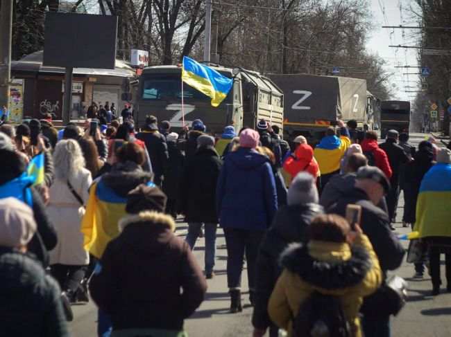 Ruskí vojaci kradnú na okupovaných územiach zásoby pšenice