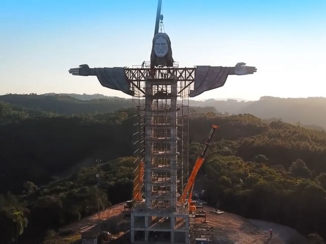 Mesto Encantado má najväčšiu sochu Krista na svete