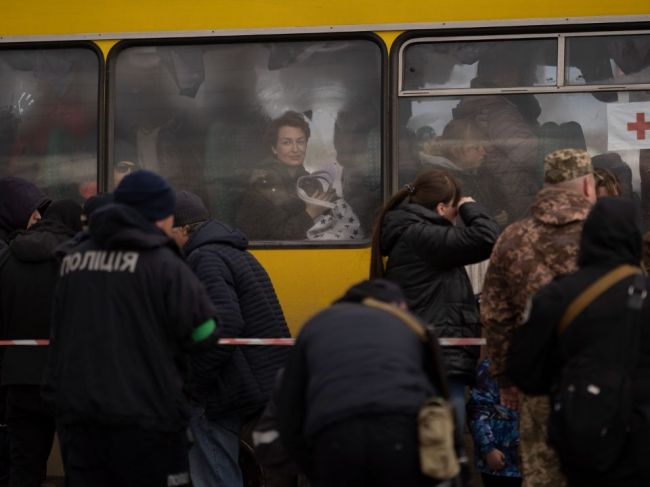 Dva evakuačné autobusy na východe Ukrajiny sú údajne nezvestné