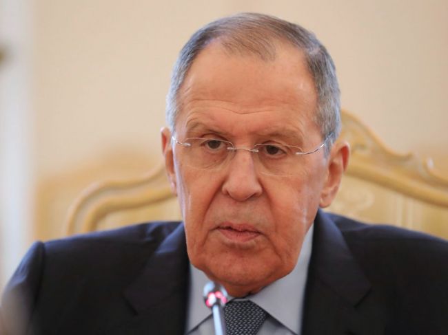 Lavrov tvrdí, že zrušenie sankcií je kľúčovou súčasťou rokovaní; Kyjev to poprel