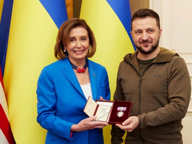 Pelosiová navštívila Kyjev a stretla sa so Zelenským