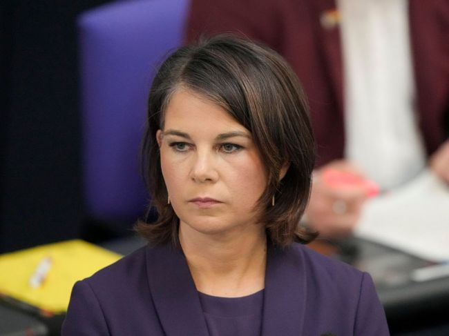 Baerbocková obhajovala rozhodnutie Nemecka poslať na Ukrajinu ťažké zbrane