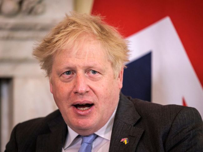 Johnson ukrajinskému parlamentu oznámi novú vojenskú pomoc