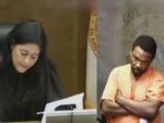 Video: Sudkyňa na pojednávaní spoznala zločinca, takáto bola jeho reakcia
