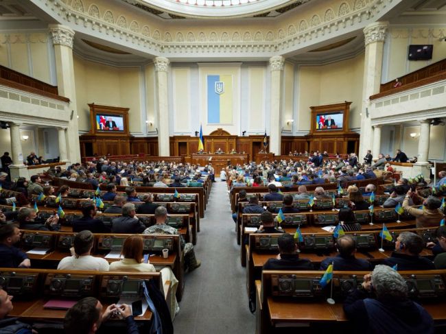 Parlament v Kyjeve prijal zákon o zákaze strán protiukrajinského charakteru