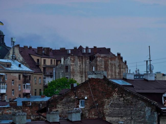 Ruská raketa zasiahla centrum Dnipra, ostreľované sú aj ďalšie mestá