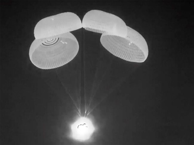 Štvorica astronautov sa po šiestich mesiacoch vrátila z ISS na Zem
