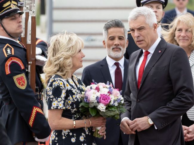 Prvá dáma USA Jill Bidenová v sobotu pricestovala na Slovensko