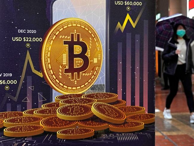 Cena bitcoinu pokračuje v poklese, už sa dostala pod 35.000 USD