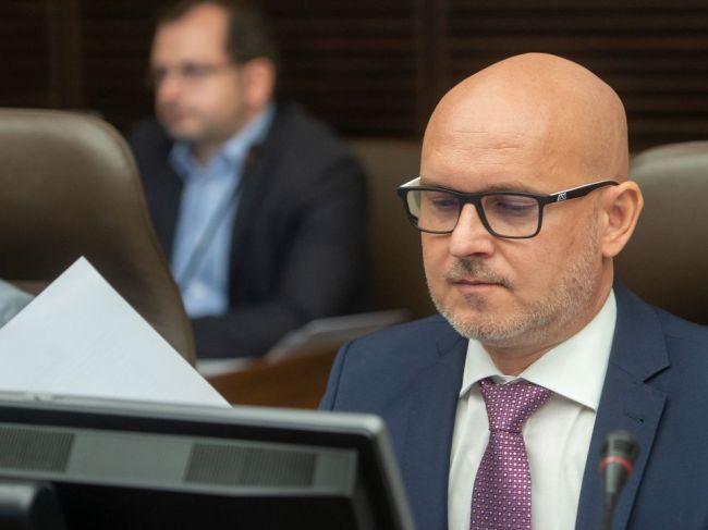 Gröhling: Ak partneri odignorujú veto, koalícia si musí povedať, ako ďalej