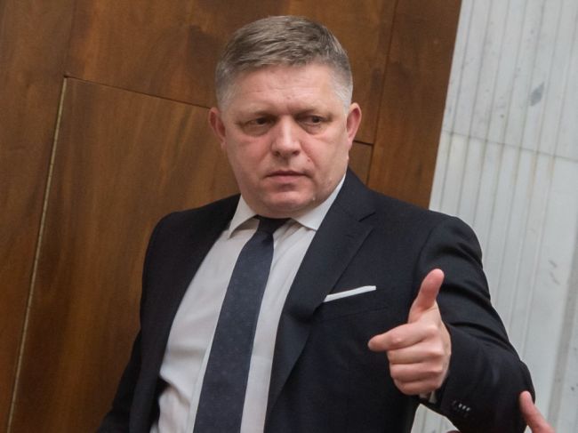 Fico vyzval vládu na hájenie záujmov Slovenska pri diskusii o odstavení ruskej ropy