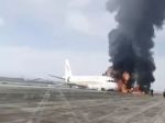 Video: Lietadlo so 113 pasažiermi začalo pred štartom horieť