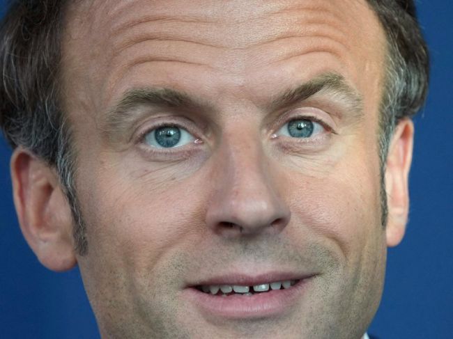 Macron: Francúzsko plne podporuje voľbu Fínska vstúpiť do NATO