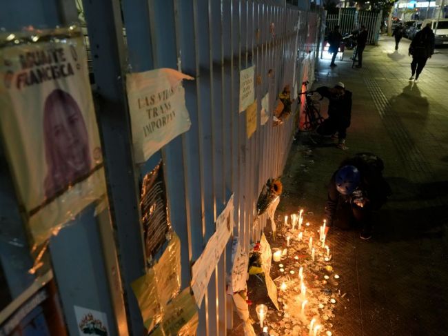 Po streľbe na prvomájovej demonštrácii v Čile zomrela televízna reportérka