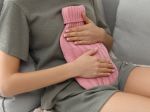 Španielsko plánuje zaviesť voľno pre ženy so silnými bolesťami pri menštruácii
