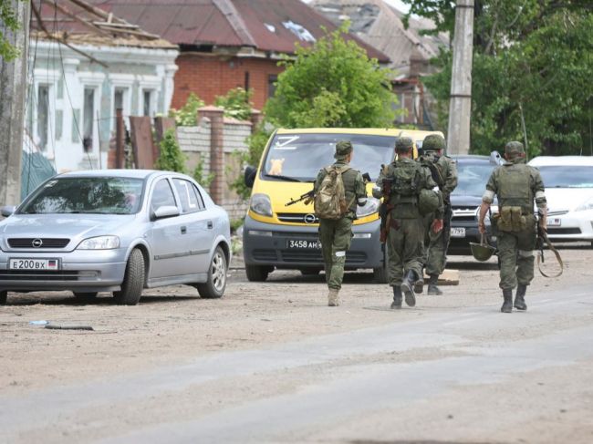 Zelenskyj: Prebieha operácia na záchranu vojakov v Mariupole