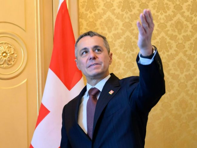 Cassis: Švajčiarsko by si vedelo predstaviť užšiu spoluprácu s NATO