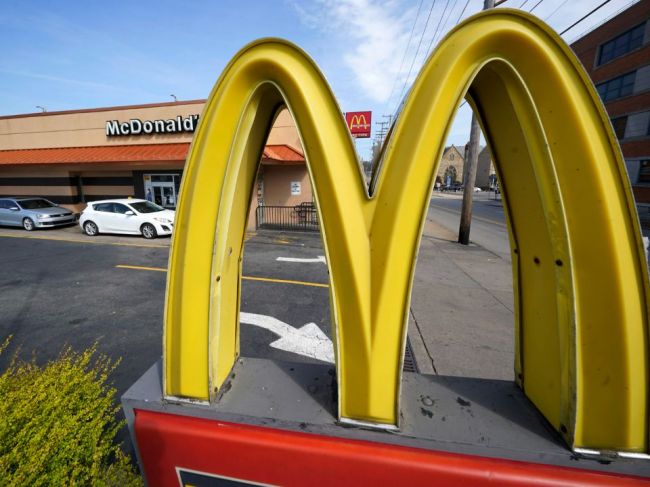 Rusi si pred zatvorením reštaurácií McDonald's chceli dopriať posledný hamburger