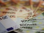 Euro pokračuje v zotavovaní, jeho kurz vzrástol nad 1,07 USD/EUR