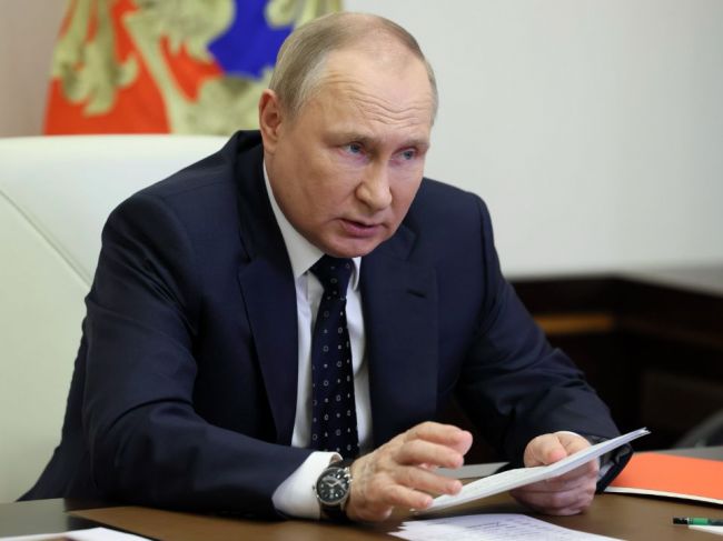 Putin podpísal dekrét o občianstve pre ľudí z okupovaných oblastí Ukrajiny