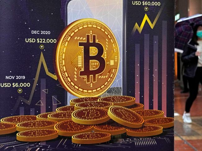 Bitcoin sa v pondelok ráno posilnil o 5,8 % na takmer 31.000 USD