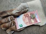 Nemecký parlament schválil zvýšenie minimálnej mzdy na 12 eur na hodinu