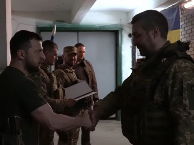 Video: Zelenskyj navštívil Záporožie a frontovú líniu v Donbase