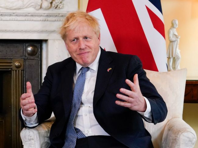 Zelenskyj vyjadril spokojnosť, že Johnson uspel v hlasovaní o dôvere