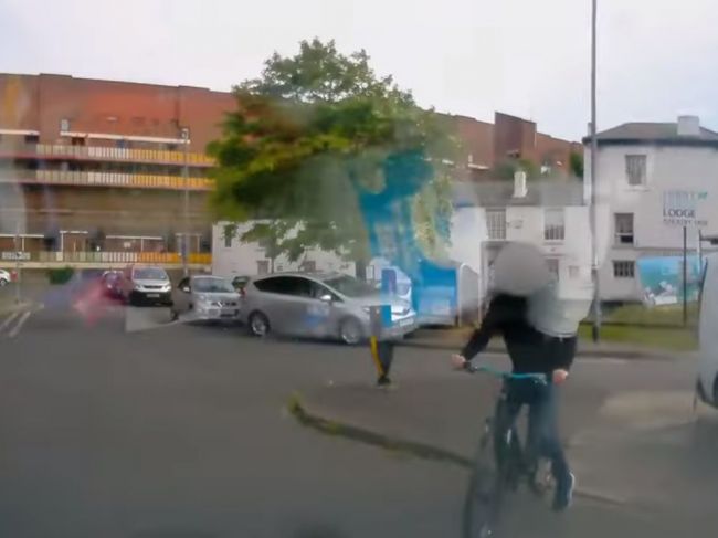 Video: Nie je to moja vina, tvrdí vodič, ktorého po zrazení cyklistu usvedčila kamera